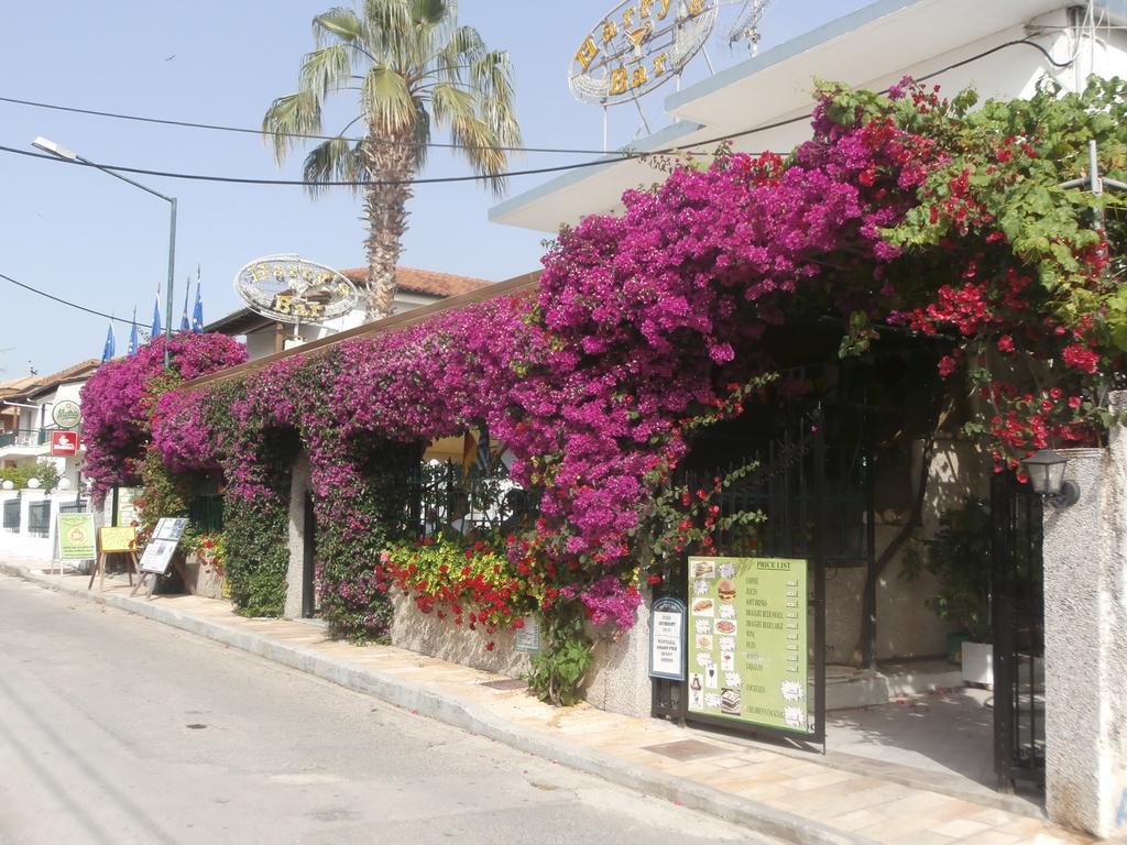 Harry'S Bar & Apartments 1 อาคาราวี ภายนอก รูปภาพ
