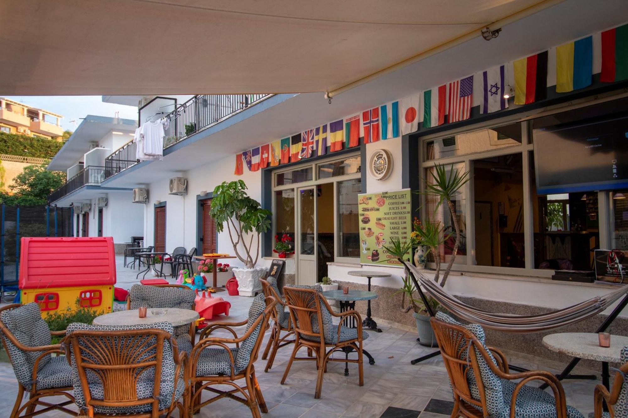 Harry'S Bar & Apartments 1 อาคาราวี ภายนอก รูปภาพ