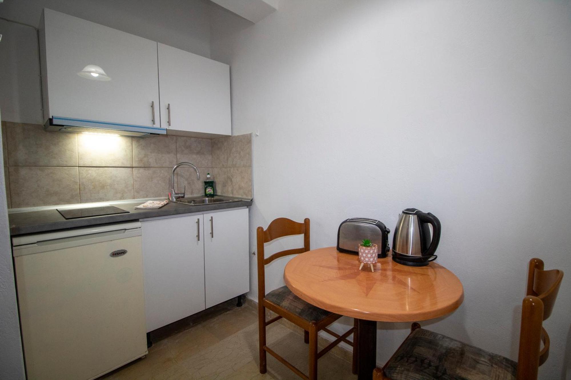 Harry'S Bar & Apartments 1 อาคาราวี ภายนอก รูปภาพ