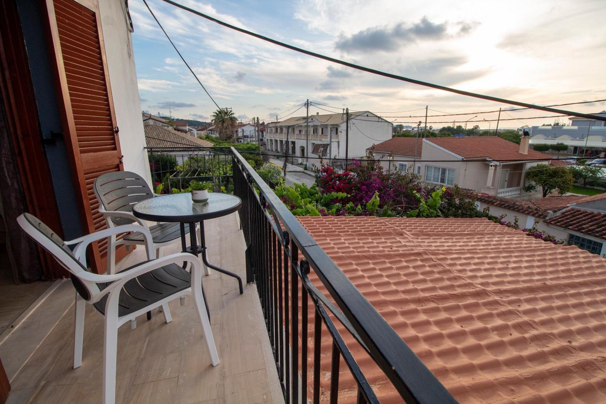Harry'S Bar & Apartments 1 อาคาราวี ภายนอก รูปภาพ