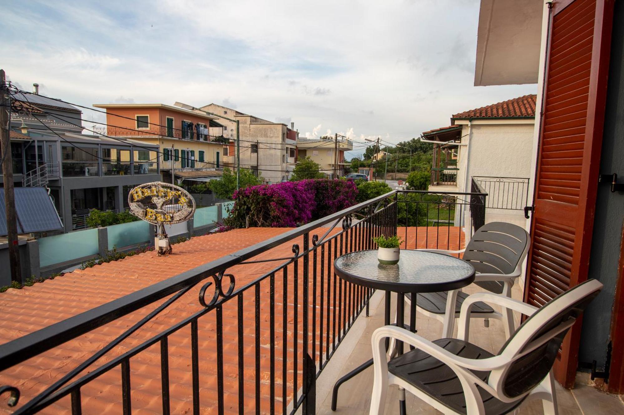 Harry'S Bar & Apartments 1 อาคาราวี ภายนอก รูปภาพ