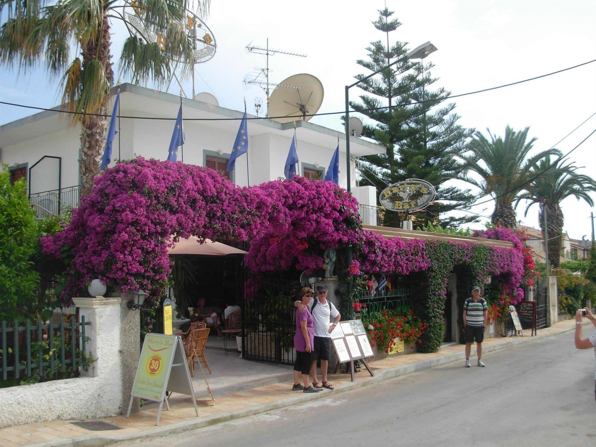 Harry'S Bar & Apartments 1 อาคาราวี ภายนอก รูปภาพ